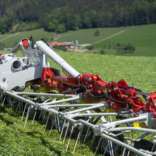 Широкозахватная ворошилка HIT