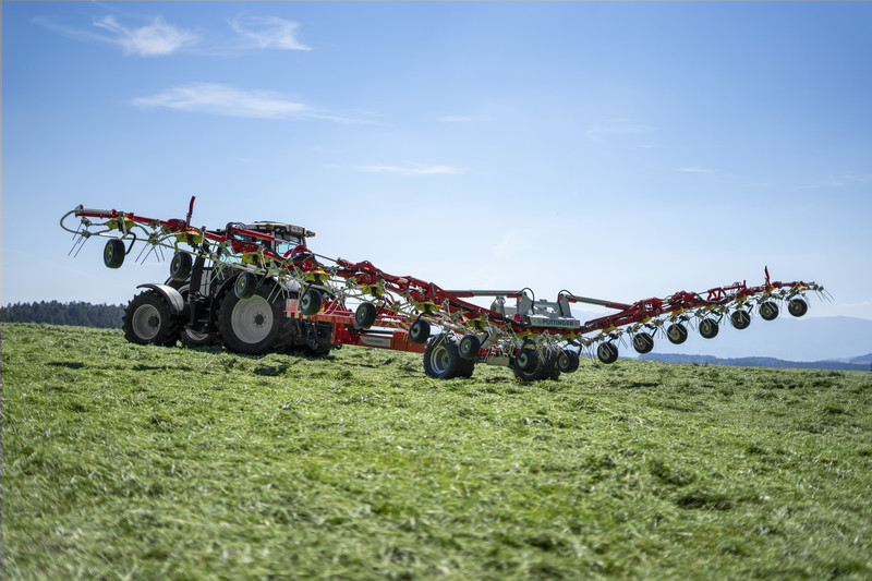 Широкозахватная ворошилка HIT