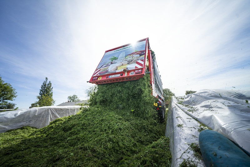 Многофункциональные роторные прицепы-подборщики JUMBO 8000