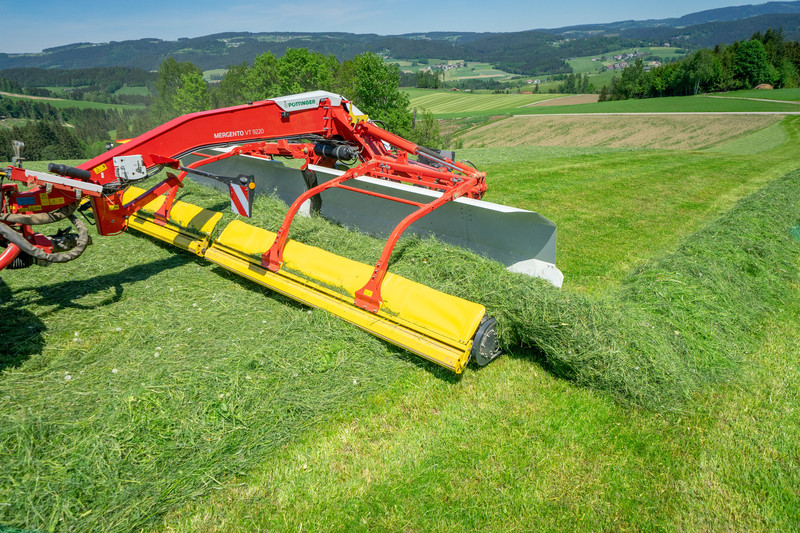 Прицепной ленточный валкообразователь с универсальной укладкой валка MERGENTO VT