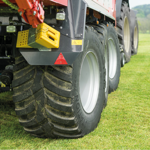 Многофункциональные роторные прицепы-подборщики JUMBO 8000