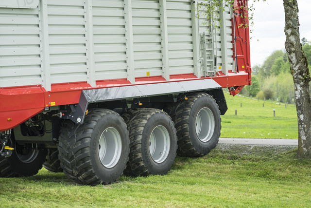 Многофункциональные роторные прицепы-подборщики JUMBO 8000