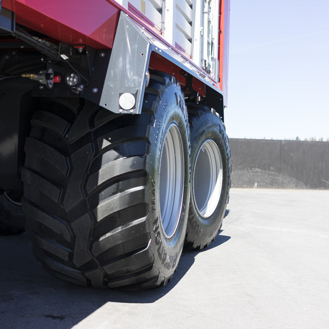 Многофункциональные роторные прицепы-подборщики JUMBO 8000